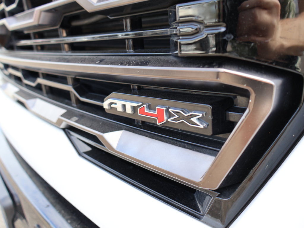 Used 2024 GMC Sierra 2500 AT4X AWD/4WD image 9