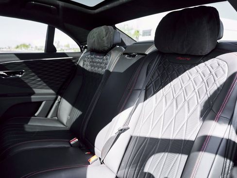 Used 2023 Bentley Flying Spur V8 AWD/4WD image 46