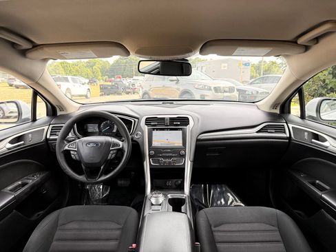Used 2019 Ford Fusion SE FWD image 20