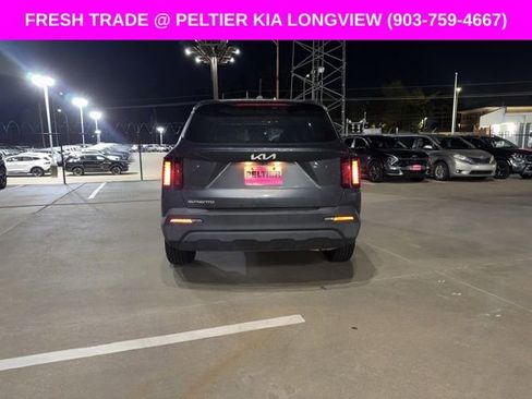 Used 2023 Kia Sorento LX FWD image 6