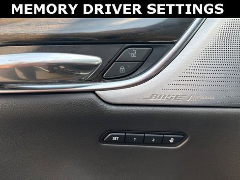 Used 2023 Cadillac XT6 Premium Luxury image 13