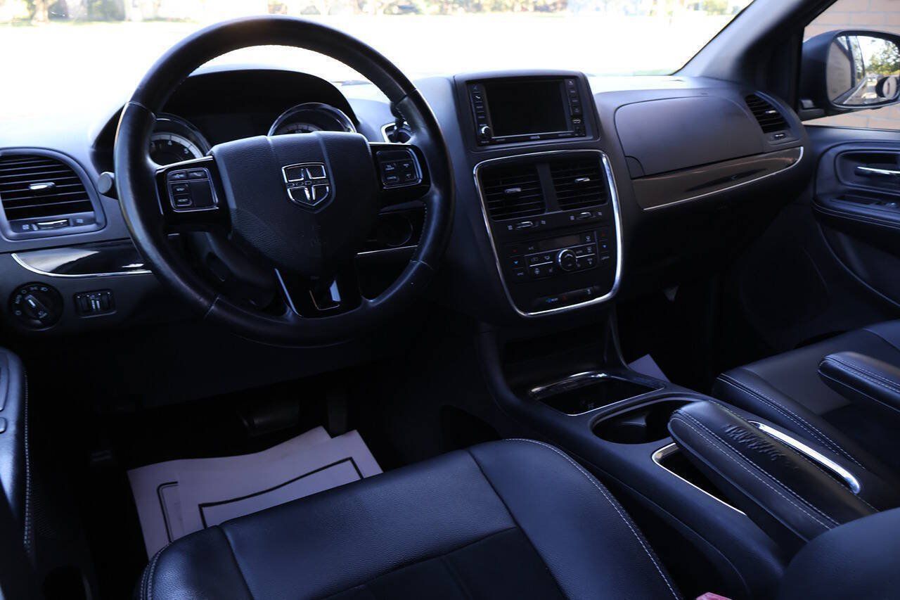 Used 2016 Dodge Grand Caravan SXT FWD image 15