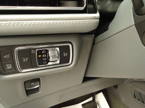 Used 2022 Lincoln Nautilus Reserve AWD/4WD image 14