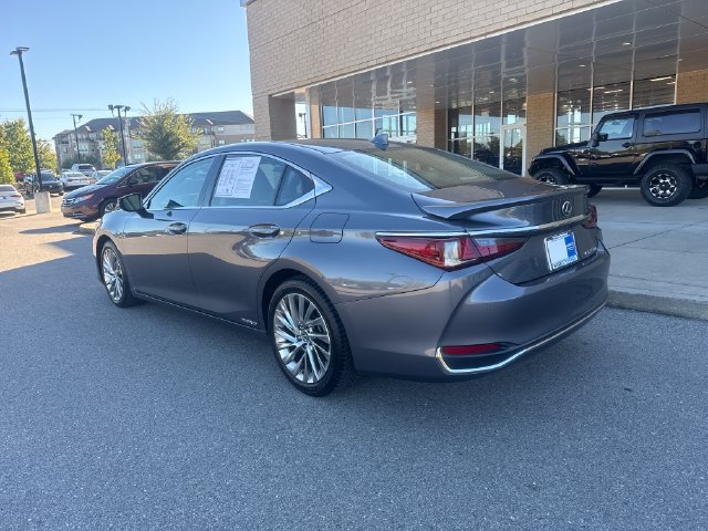 Used 2021 Lexus ES 300h Ultra Luxury w/ Accessory Package FWD image 3