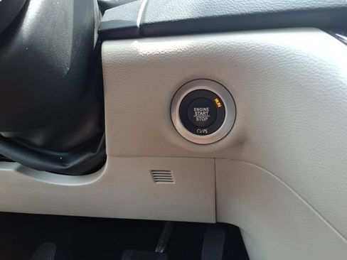 Used 2024 Chrysler Pacifica Touring-L FWD image 21