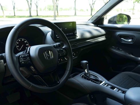 Used 2025 Honda HR-V Sport image 16