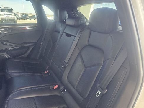 Used 2022 Porsche Macan image 13