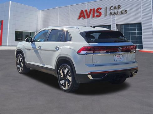 Used 2025 Volkswagen Atlas Cross Sport SE image 3