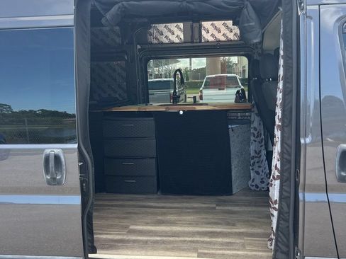 Used 2021 RAM ProMaster 2500 w/ Convenience Group FWD image 3