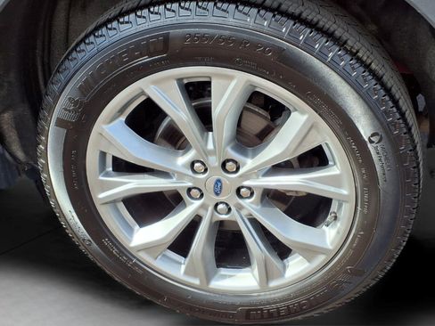 Used 2023 Ford Explorer XLT w/ Equipment Group 202A AWD/4WD image 7