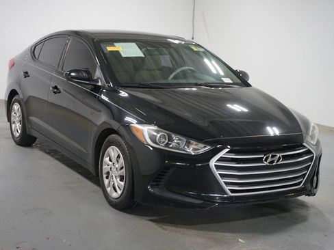 Used 2017 Hyundai Elantra SE FWD image 3