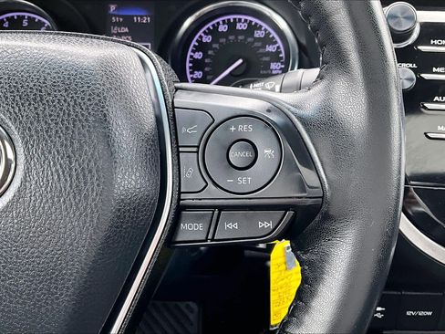 Used 2019 Toyota Camry SE image 25