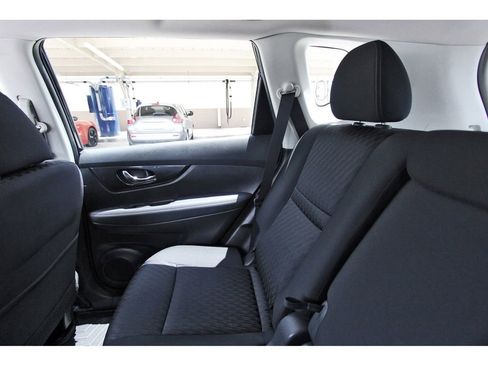 Used 2020 Nissan Rogue SV FWD image 14