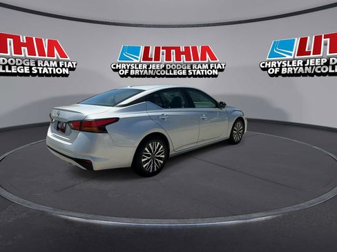 Used 2025 Nissan Altima 2.5 SV FWD image 8