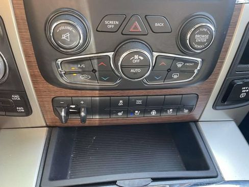 Used 2014 RAM 1500 Laramie w/ Convenience Group AWD/4WD image 32