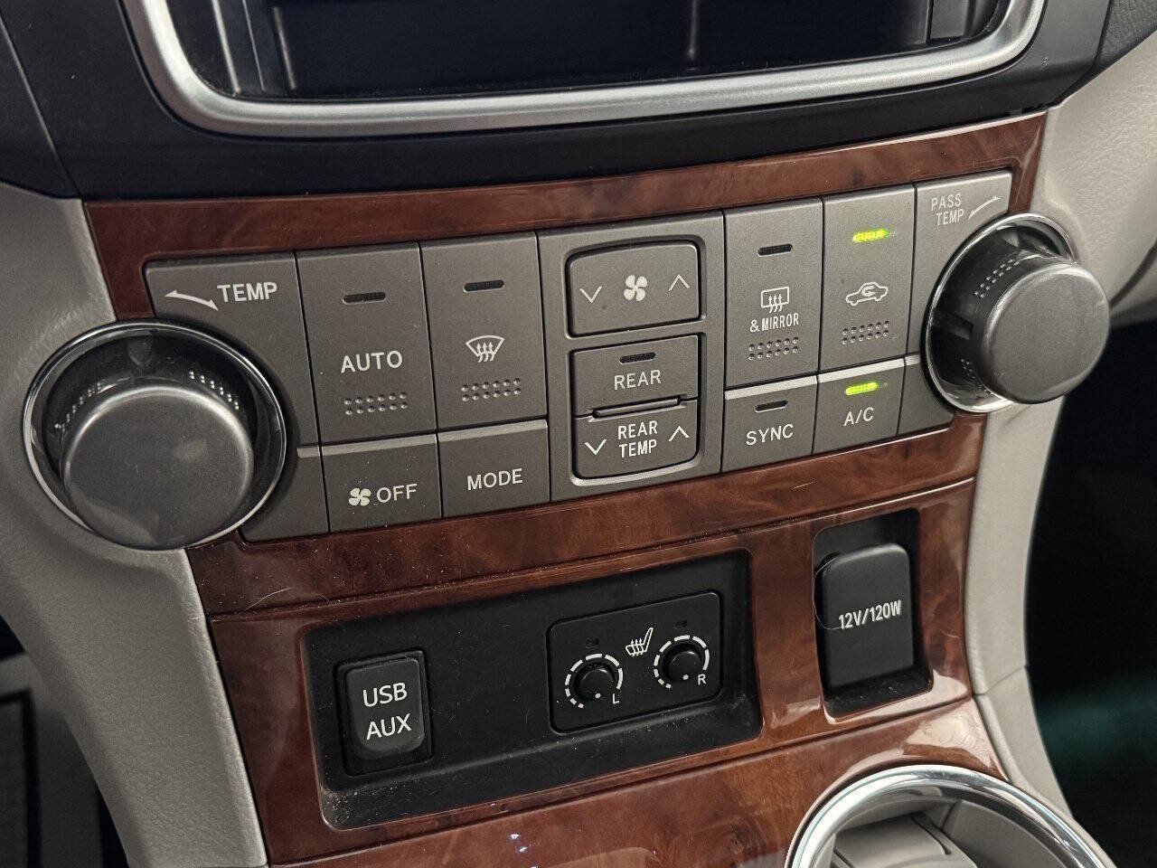 Used 2013 Toyota Highlander Limited AWD/4WD image 28