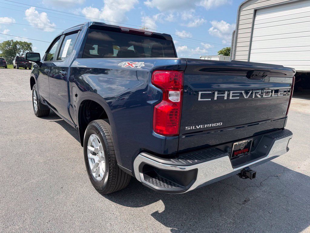 Used 2023 Chevrolet Silverado 1500 LT AWD/4WD image 33