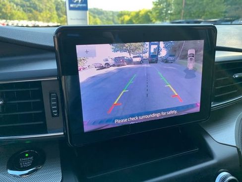 Used 2020 Ford Explorer XLT w/ Equipment Group 202A AWD/4WD image 32