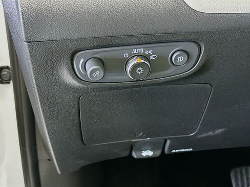 Used 2022 Buick Encore GX Select w/ Sport Touring Package FWD image 17