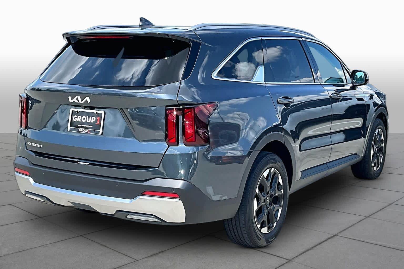 Used 2024 Kia Sorento S w/ Panoramic Sunroof Package FWD image 12