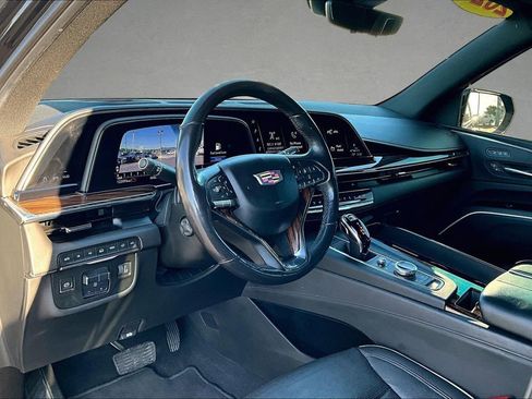 Used 2021 Cadillac Escalade ESV Premium Luxury w/ Driver Assist Tech Package AWD/4WD image 16