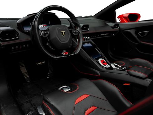 Used 2020 Lamborghini Huracan EVO RWD image 31