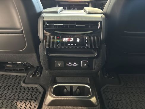 Used 2026 Jeep Grand Wagoneer Limited AWD/4WD image 28