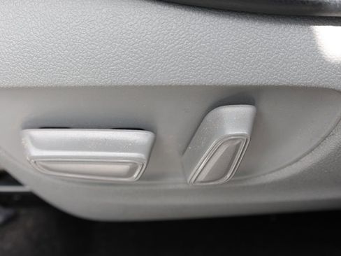 Used 2023 Toyota Highlander LE FWD image 15