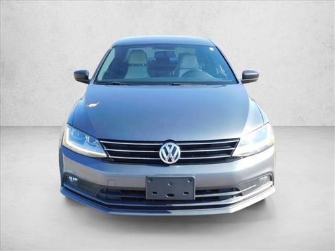 Used 2017 Volkswagen Jetta Sport FWD image 4