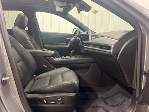 Used 2024 Cadillac XT4 Sport image 9