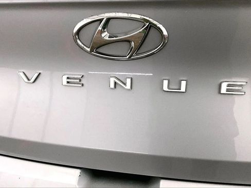 Used 2022 Hyundai Venue SEL image 13