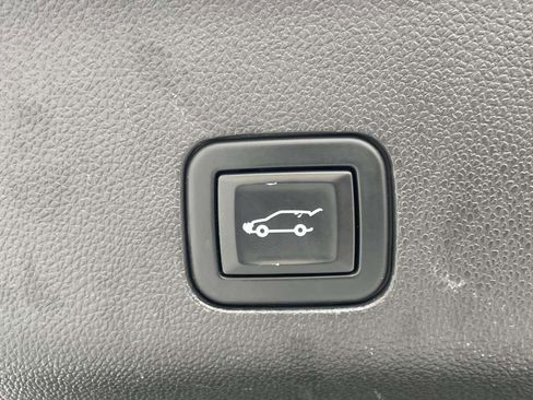 Used 2021 Cadillac Escalade Premium Luxury Platinum image 11