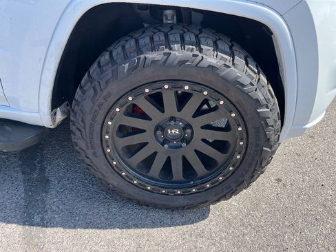 Used 2018 Jeep Grand Cherokee Altitude RWD image 19