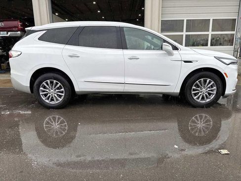 Used 2024 Buick Enclave Premium image 4