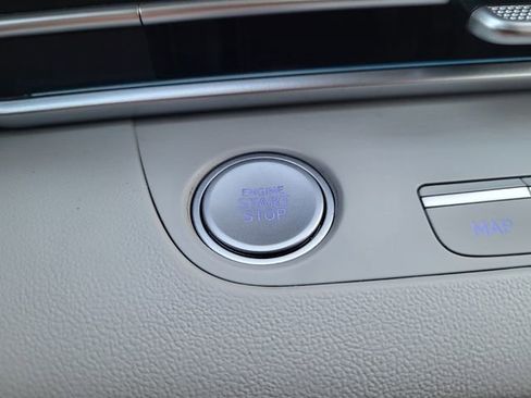 Used 2025 Hyundai Elantra Limited image 22