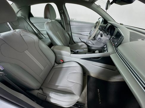 Used 2021 Hyundai Elantra SE image 29