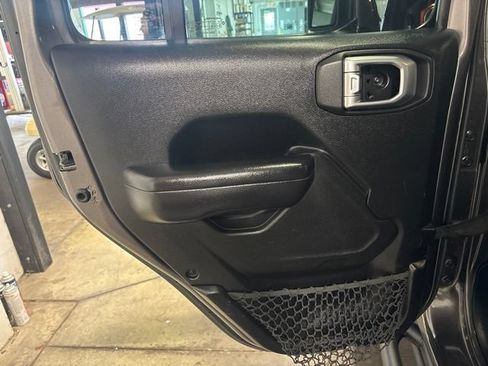 Used 2019 Jeep Wrangler Unlimited Rubicon w/ LED Lighting Group AWD/4WD image 39