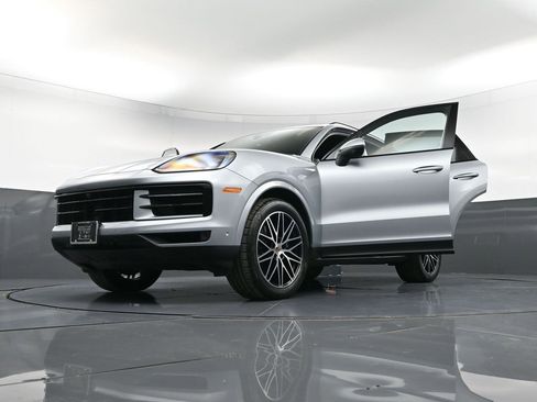 Certified 2025 Porsche Cayenne image 38