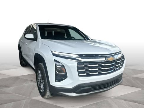 Used 2026 Chevrolet Equinox LT FWD image 2