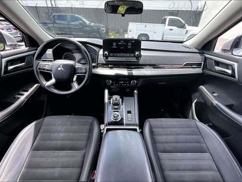 Used 2024 Mitsubishi Outlander SE AWD/4WD image 7