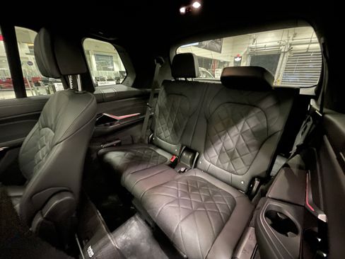 Used 2026 BMW X7 xDrive40i w/ M Sport Package image 17