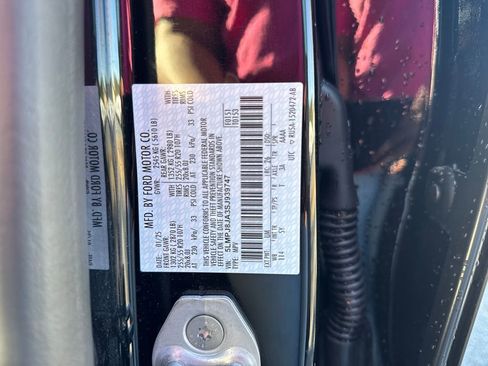 Used 2025 Lincoln Nautilus Premier w/ Equipment Group 102A image 11