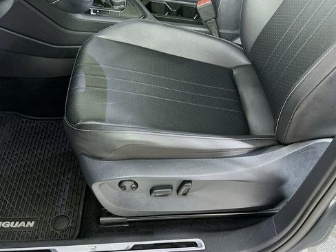 Used 2024 Volkswagen Tiguan SE R-Line FWD image 9