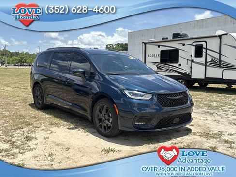 Used 2022 Chrysler Pacifica Touring-L w/ S Appearance Package FWD image 1
