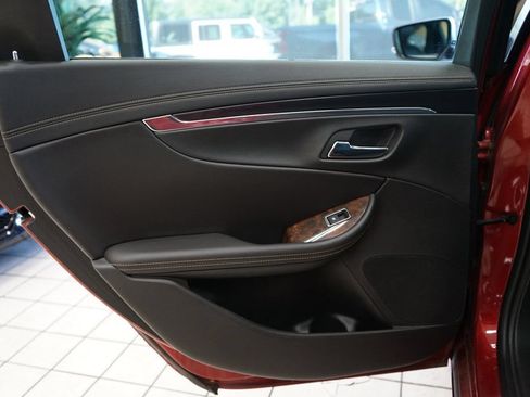 Used 2015 Chevrolet Impala LT FWD image 42