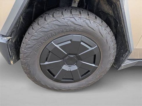 Used 2024 Tesla Cybertruck AWD Crew Cab image 9