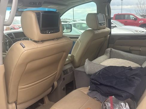 Used 2014 Nissan Armada Platinum image 4