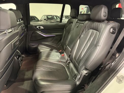 Used 2022 BMW X7 xDrive40i w/ M Sport Package image 3