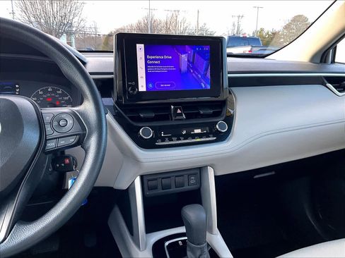 Certified 2024 Toyota Corolla Cross L image 18