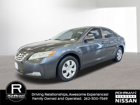 Used 2009 Toyota Camry LE image 2